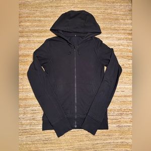 Super soft Lululemon zip up hoodie NO SIZE fits like a small black